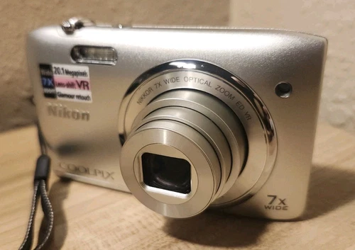 Nikon COOLPIX S3500 20.1MP Digital Camera Silver With Battery And Charger  MINT 