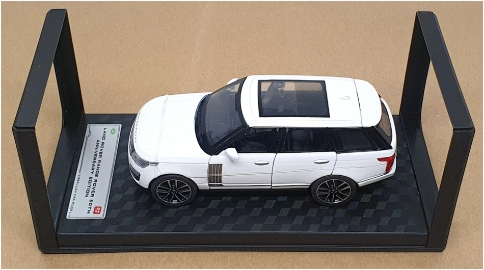 QY Toys 1/32 Scale Q3001A - Land Rover Range Rover 50th Anniversary - White - Image 4 of 4