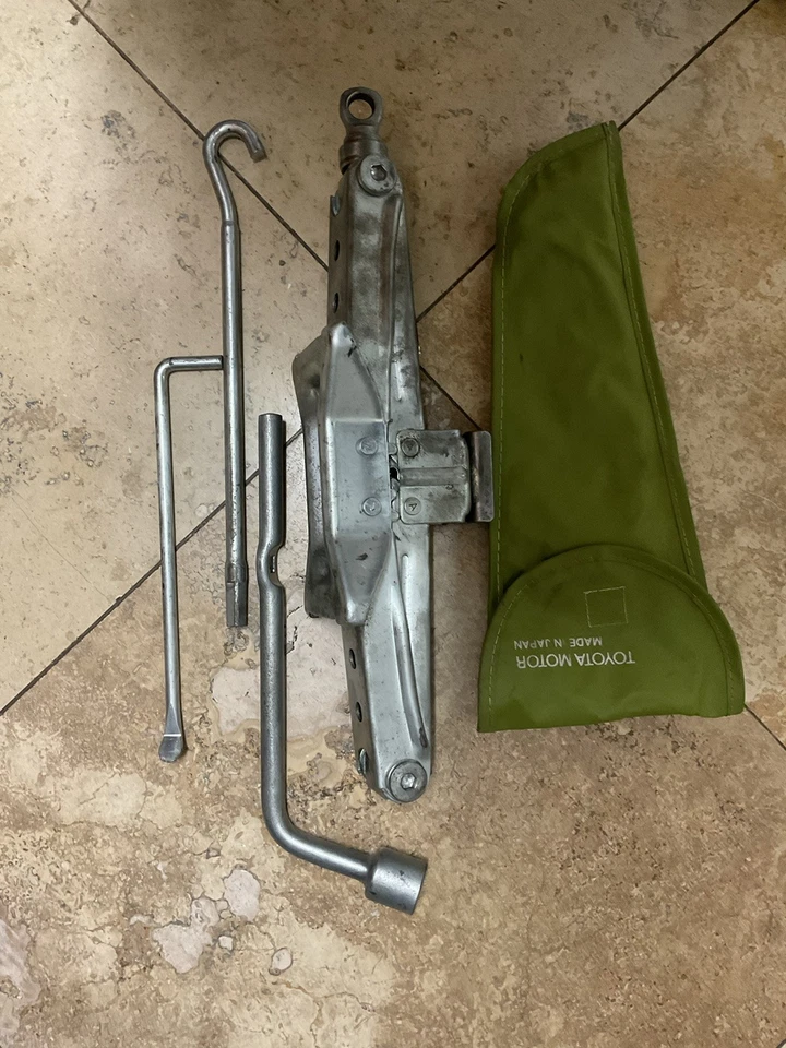 Juego de gatos para neumáticos Toyota Corolla Camry 1988-1992 con herramientas OEM Foto 4 de 4