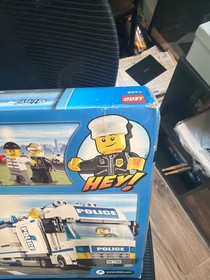 LEGO City Mobile Police Unit (7288) Box Wear NEW