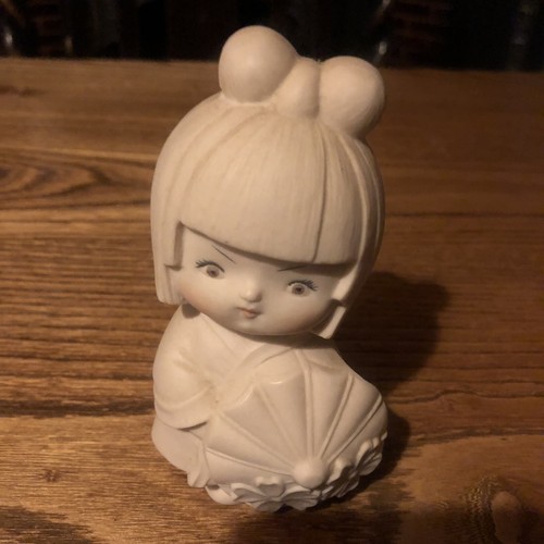 Kleine Vintage japanische Geisha Mädchen Figur Biskus mit Sonnenschirm Keramik signiert - Bild 2 von 12