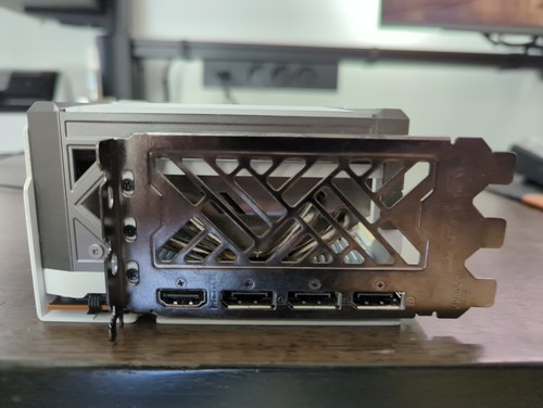 GPU AMD Radeon RX 6950XT Sapphire Nitro+ - 第 3/3 張圖片