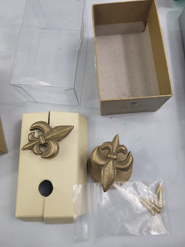 SPI Decor Hardware Picture Hanger Collection Brass 2-2Pack. 92 - Picture 4 of 8