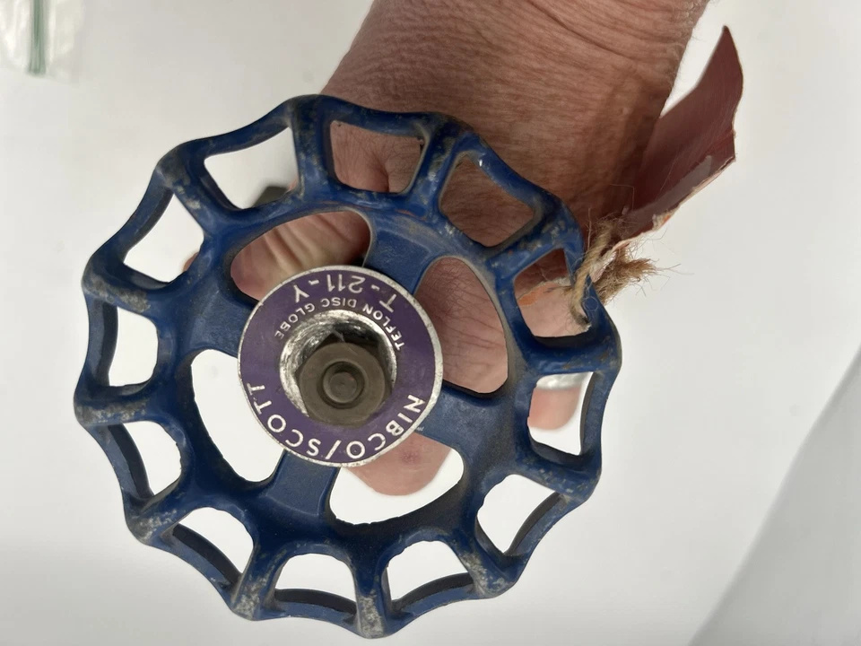 NIBCO T-211-Y Bronze Globe Valve w/ PTFE Disc 1.5" NOB - Image 2 of 3