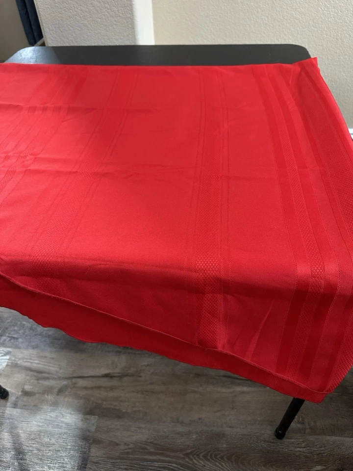 VTG 70" Round Red on Red Stripe Designer tablecloth & 4 napkins Polyester - Image 3 of 4