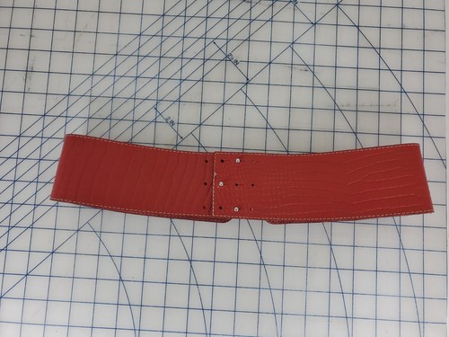 Cinturón de moda de cuero rojo vintage Vero Vitello hebilla de latón liso leones 31" Usado en excelente condición - Imagen 3 de 8