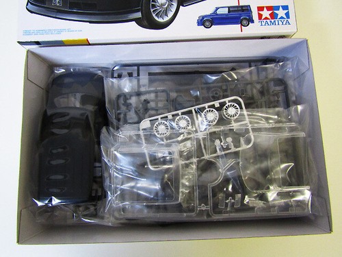 TAMIYA 1:24 Sports Car Series #24224 Toyota bB Plastic Model Kit - Picture 8 of 10
