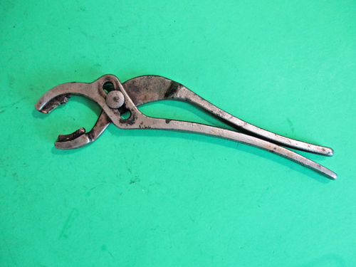 vintage Utica #529 hump back aircraft canon plug pliers