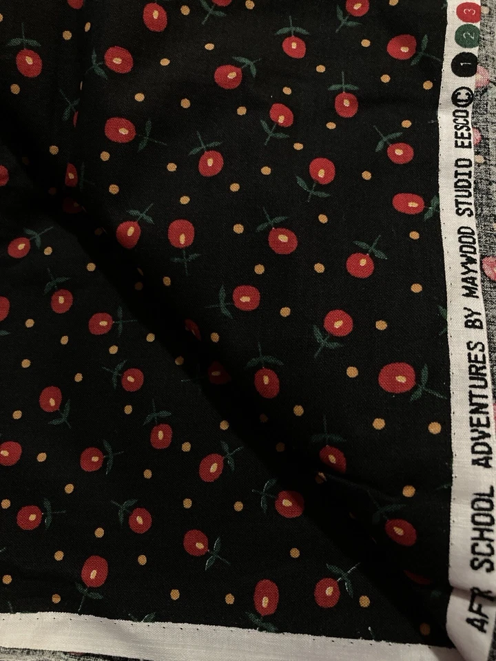 Amapolas rojas en negro After School Adventures Maywood Studio tela 2 Y x 44" W Foto 3 de 3