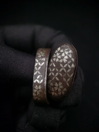Espada Japonesa Hierro Sakura Patrón Fuchi y Kashira, Período Edo Antiguo B044