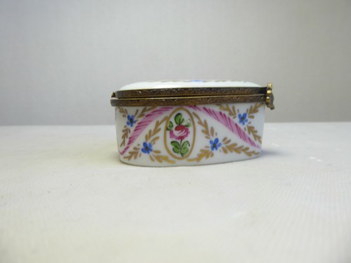 Handpainted Limoges Decor Main Heart Shaped Hinged Trinket / Pill Box - Picture 4 of 9