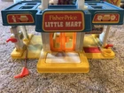 Vintage 80s Fisher Price Little People Little Mart Car Wash Gas Station #2580