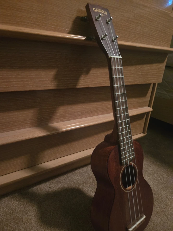 Beautiful G9100-L Gretsch Long Neck Ukulele w/  Bag - Image 3 of 4