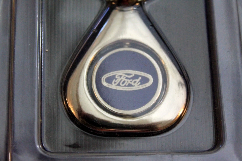 NIB 2 Sided Ford Blue Oval Key Ring Key Chain Fob Accessory Truck Bronco Falcon Foto 4 de 4