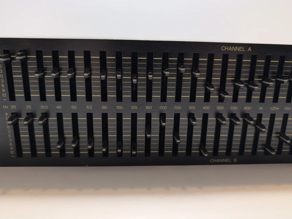 YAMAHA Q2031B Dual 31 Band Graphic Equalizer WORKING Nice - Image 3 of 4