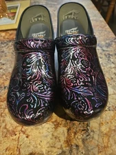 Dansko XP2.0 Clogs 41 Black  Floral