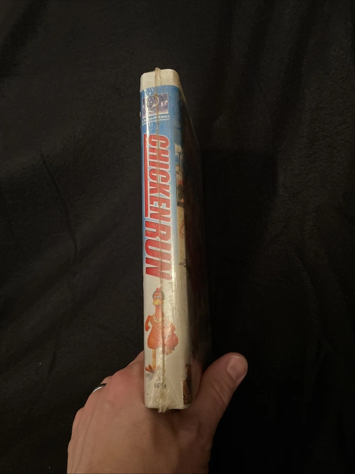 Chicken Run 2000 Dreamworld VHS Clamshell New Sealed - Image 3 of 4