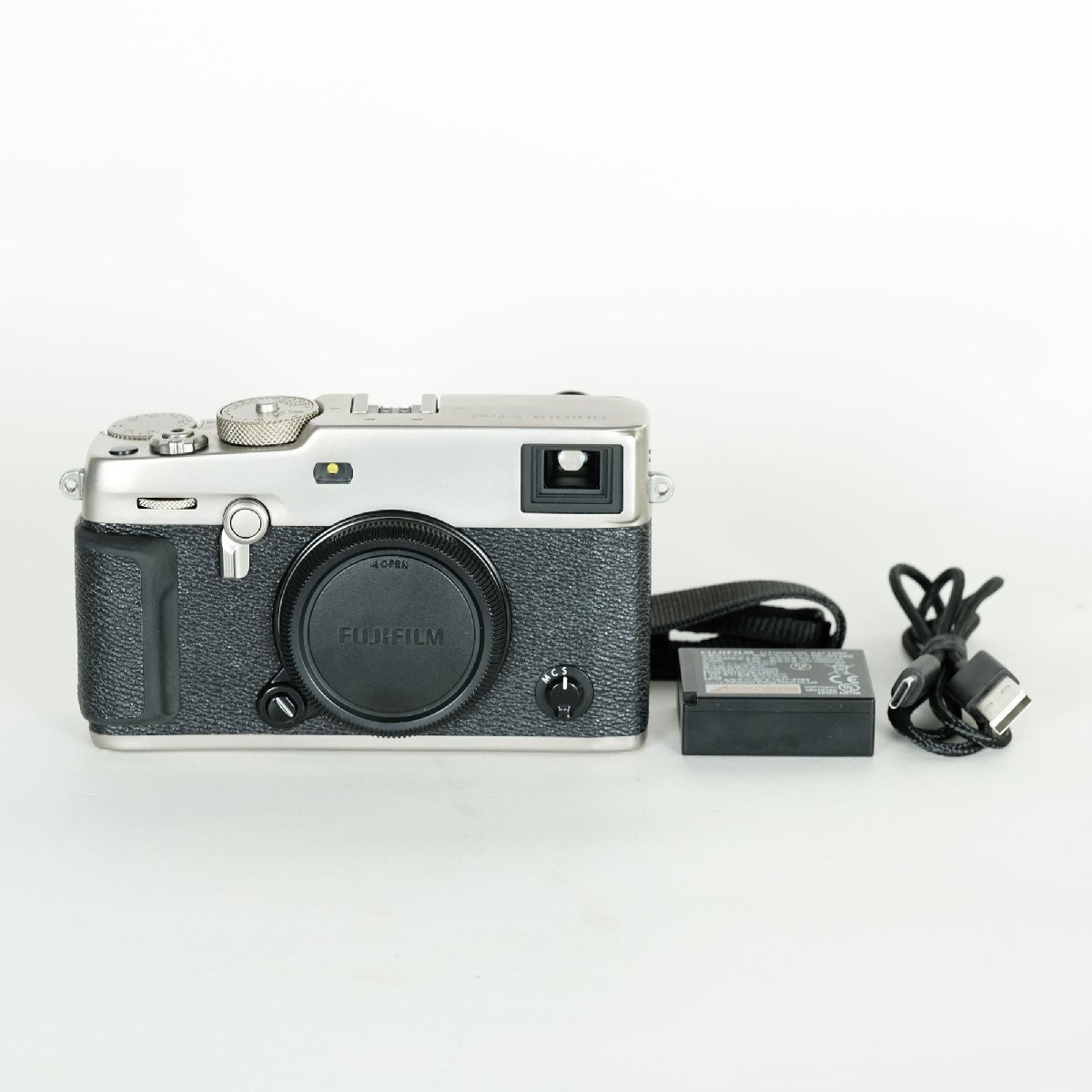 【シー】x-pro3 FUJIFILM X-Pro3 DR Silver/Fujifilm X Mount w/ 684 shutters