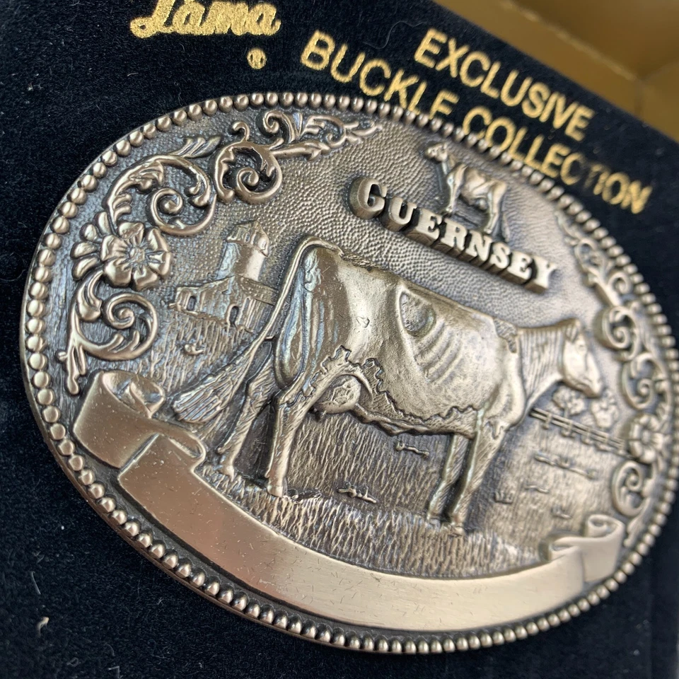 Tony Lama Guernsey Vaca Raza Láctea Serie Hebilla de Cinturón de Latón Primera Edición Foto 3 de 4