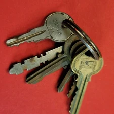 Lot of 6 Vintage Keys on Key Ring Russwin Master National key Flat Key Gas Key