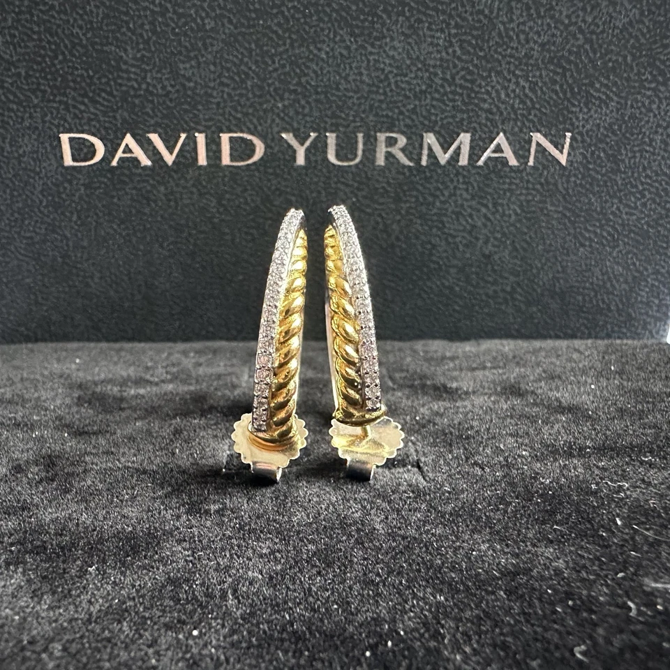 Pendientes de aro medianos David Yurman de oro amarillo blanco de 18 quilates pavé de diamantes de 24 mm Foto 2 de 4