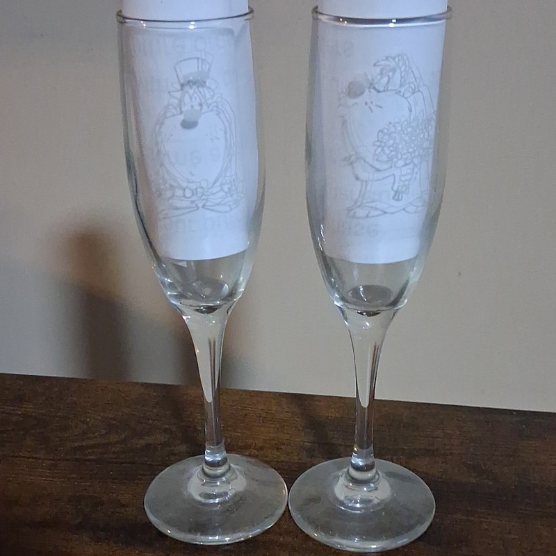 Warner Bros. Looney Tunes Wedded Bliss Wedding Champagne Flutes Set of 2 Mint