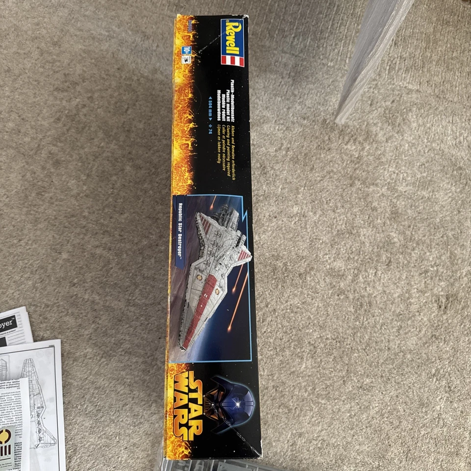 RARE REVELL 04860 STAR WARS REPUBLIC STAR DESTROYER PLASTIC MODEL KIT - Image 4 of 4