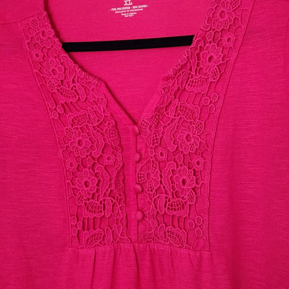 Top para mujer Sonoma Life Plus estilo rosa detalle de encaje manga 3/4 talla XL Foto 3 de 4