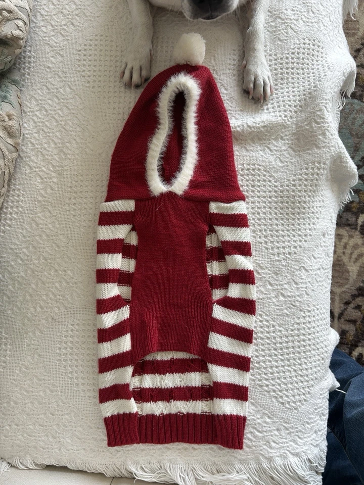 Suéter listrado vermelho com capuz Pet Holiday com Pom Pom médio - Imagem 4 de 4