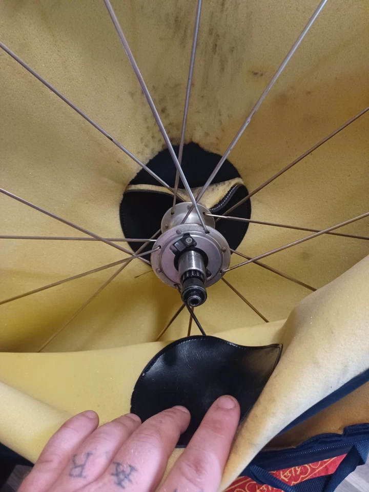 Juego de ruedas de carretera Mavic Cosmic 16 radios 700C con bolsas y neumáticos DE COLECCIÓN RARO Foto 3 de 4