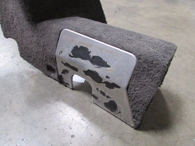 Ferrari F355, Alfombra Túnel Delantera, Negra, con Placa de Aluminio, Usada, P/N 63567990 Foto 2 de 4