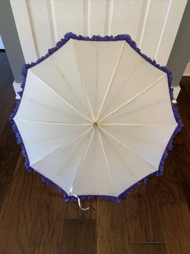 Vintage Italy Victorian White Umbrella Purple Ruffles Wood Handle Chain Holder - Picture 2 of 11