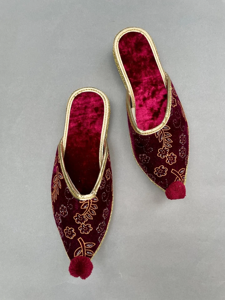 Dark Red Babouche Henna Shoes with PomPoms - EU37 Costume, Bachelorette Parties Foto 2 de 4