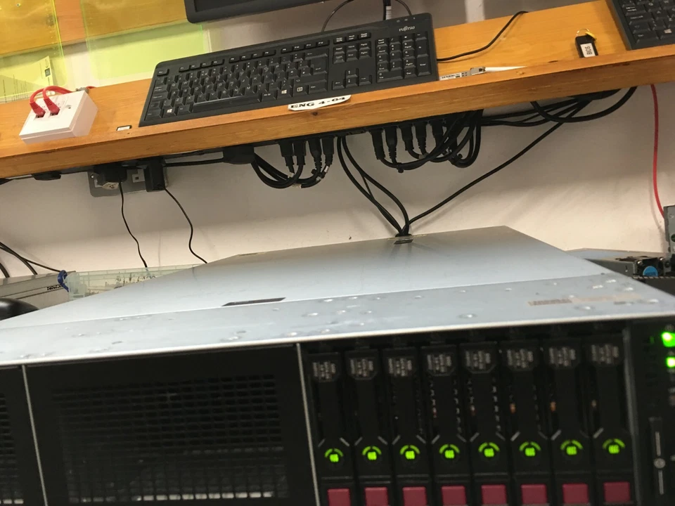 Servidor HPE ProLiant DL380 Gen10 doble 22 núcleos dorado 6152 **512 GB***2 TB nvme m.2  Foto 3 de 4