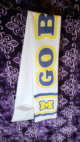 University of Michigan - Game Scarf/Hand Warmer Pockets -UofM Alumni Association - Picture 2 of 2