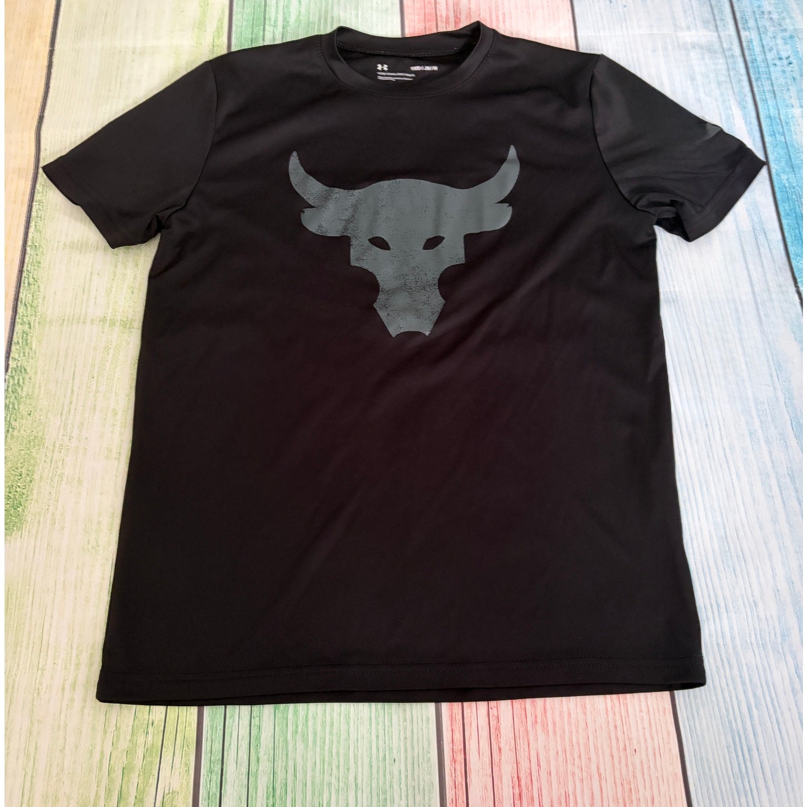 Under Armour Boys Youth Medium Black Bull Logo Short Sleeve T-Shirt EUC