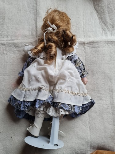 Porzelanpuppe/Sammlerpuppe - Bild 2 von 2