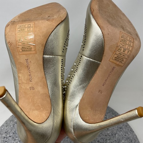 Pour La Victoire Pump Heels Womens 9.5 Gold Faux Pearls Accents Stilettos Shoes - Picture 10 of 22