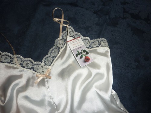 IVORY shiny SATIN & LACE VINTAGE STYLE TEDDY CAMIKNICKER TEDDIE Made in France - Picture 2 of 2