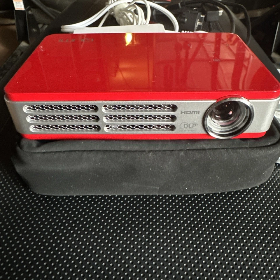 Vivitek Qumi HD Pocket Projector Q5 RD Red **EXCELLENT Condition - Image 2 of 4