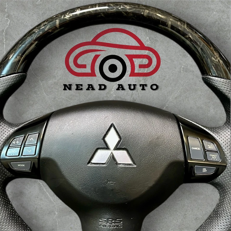 Volante de fibra de carbono y cuero forjado personalizado Mitsubishi Lancer 2006-2016. Foto 4 de 4