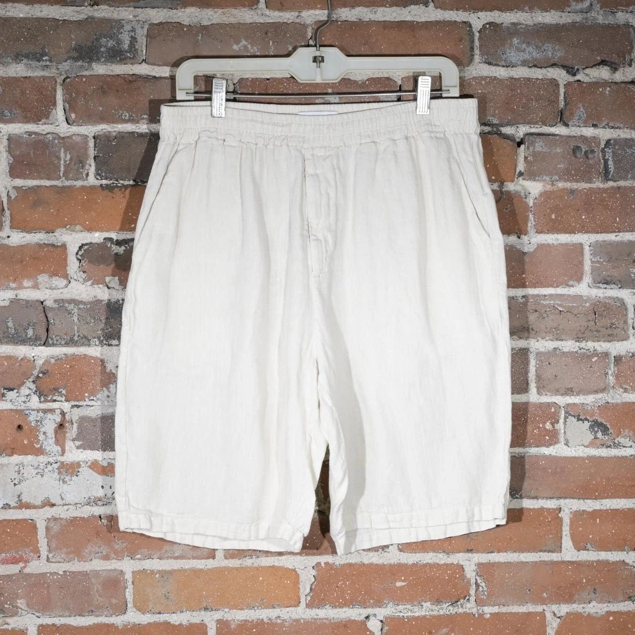Hamilton + Hare Linen Shorts Beige Straight Leg Tailored UK Never Worn Size L
Opens in a new window