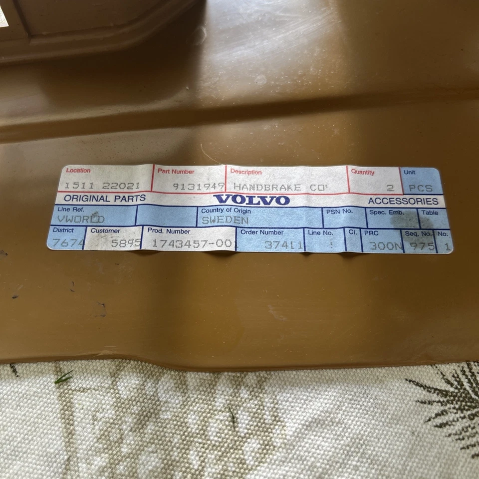 VOLVO 240 Consola Central Freno Estacionamiento Cubierta Beige - Camel Excelente Estado Foto 3 de 4