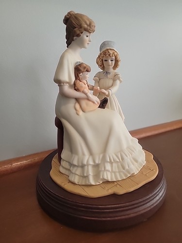 Caja de música vintage 1984 Jan Agara madre e hijo estatua con base funcionando - Imagen 2 de 13
