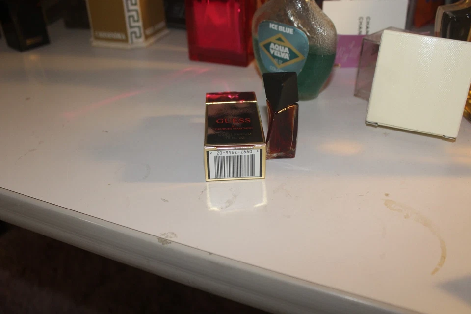 Guess Eau de Parfum .12 fl oz Perfume Marciano Twist Miniatura De Colección Foto 2 de 3