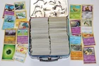 NINTENDO POKEMON TRADING CARD GAME TCG BOX +1100 OFFICIAL CARDS GOOD CONDITION