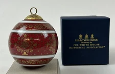 WHITE HOUSE HISTORICAL ASSOCIATION HALCYON DAYS RED & GOLD CHRISTMAS ORNAMENT