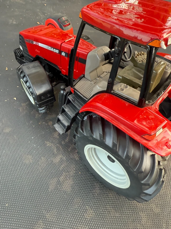 Case IH MX230 Toy Tractor 1/16 Scale Ertl Red Farm Toy Model w/ Cab & Duals - Image 4 of 4