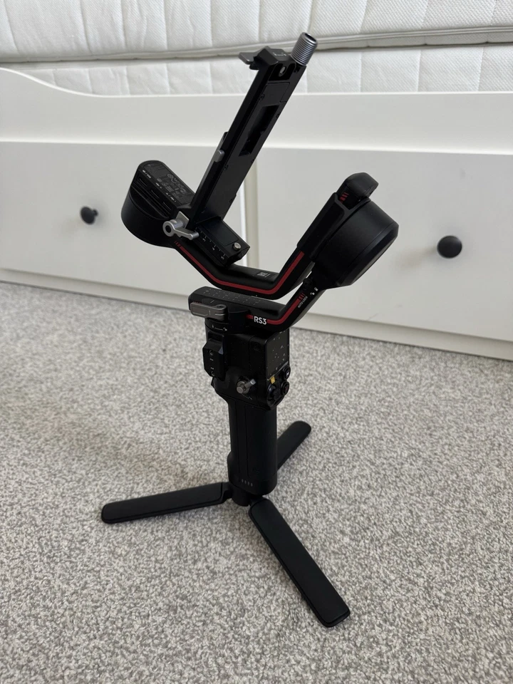Cardán DJI RS 3, 3 ejes para cámara DSLR y sin espejo barra de video profesional Foto 2 de 4