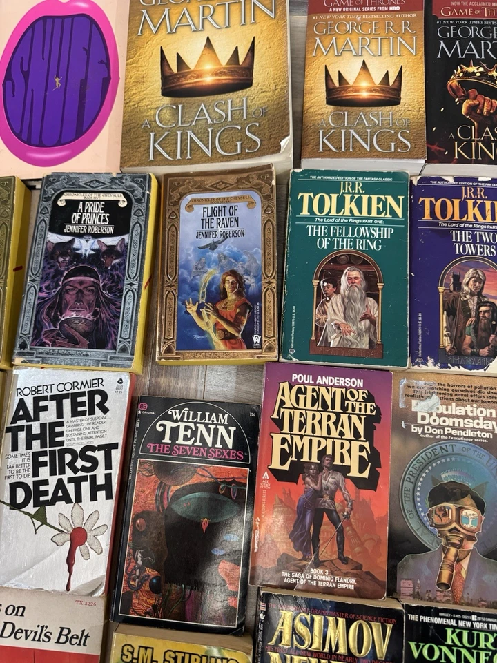 Lot Of 34 Paperback Books. JRR Tolkien, JK Rowling, George Martin, Isaac Asimov Foto 4 de 4